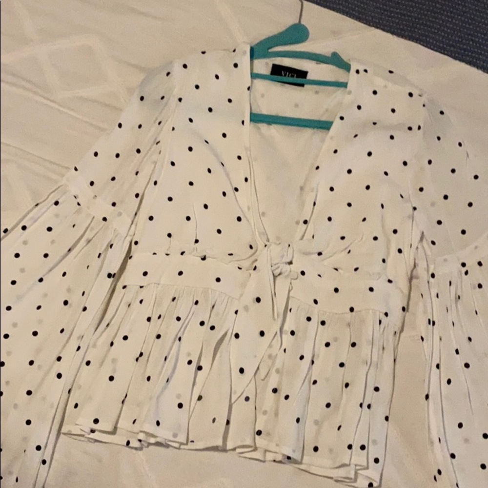 Never worn tie front Vici polka dot top